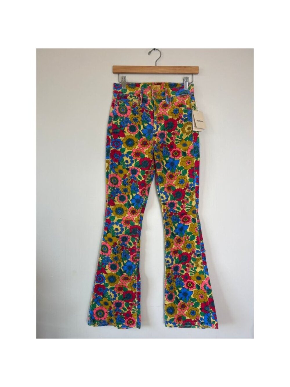 NWT Mother High Waisted Weekender Skimp Flared Leg Jeans Multicolor Size: 26 - Picture 2 of 7